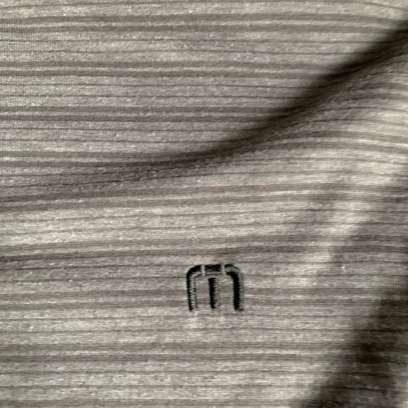 Travis Mathew long sleeve - Picture 2 of 4